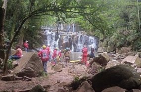 Jovem de 22 anos morre afogado enquanto se banhava em queda d’água