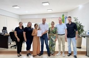 Joaçaba amplia repasse à APAS e garante capacitação em Libras para professores