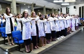 Estudantes de Medicina participam da tradicional Cerimônia do Jaleco