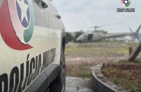 Assalto termina com dois presos após fuga e batida contra viatura 