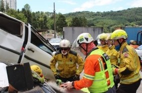 Bombeiros promovem capacitação em resgate veicular em Joaçaba