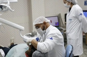 Mulheres vítimas de violência terão reconstrução dentária gratuita pelo SUS