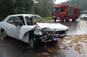 Motorista fica ferido após colisão registrada em uma curva da BR-282
