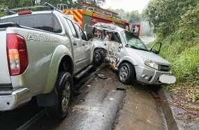 Motorista é socorrido em estado grave após colisão entre veículos no Oeste