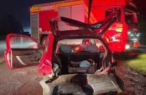 Mulher fica ferida após carro ser atingido por caminhonete na SC-355