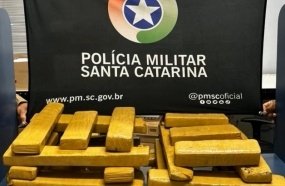 PM apreende mais de 25 kg de maconha após perseguição, disparos e acidente
