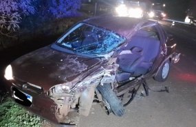 Colisão entre carro e caminhão deixa jovem em estado grave no Oeste
