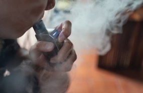 Polícia Civil apura origem de cigarros eletrônicos encontrados com adolescentes