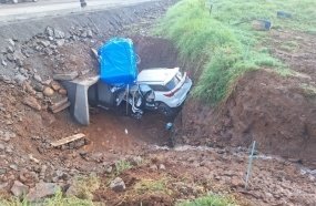 Idosa morre após veículo cair em barranco em trecho com obras no Oeste 