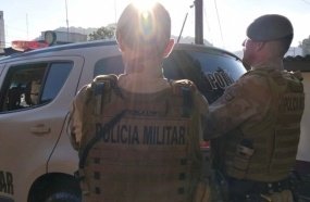 Homem com mandado é preso após tentar fugir da Polícia Militar