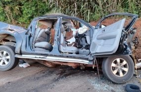 Colisão entre caminhonete e caminhão mata três pessoas na BR-282
