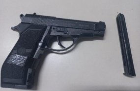 Motorista é detido após ameaçar motoboys com arma falsa