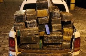 Motorista abandona caminhonete com quase 1 tonelada de maconha na BR-153