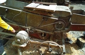 Homem de 62 anos morre eletrocutado ao manusear trilhadeira
