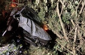 Motorista vai caminhando para casa após se envolver em acidente na região