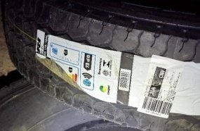 Dupla é presa após furtar pneus de revendedora na região