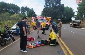 Motociclista sofre fratura exposta após colidir em caminhão na SC-135