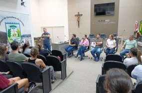 Com salários defasados, professores de Joaçaba buscam apoio da Câmara