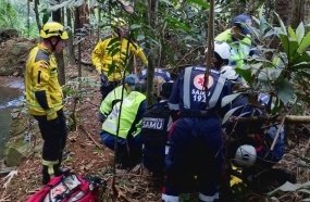Homem é resgatado após queda de 20 metros em pedreira