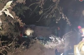 Motorista fica ferido após carro cair de ponte no interior de Videira 