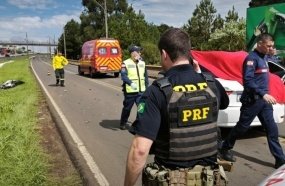Jovem morre após colisão frontal entre carro e moto no Oeste