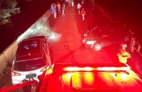 Duas pessoas ficam feridas após colisão frontal sobre ponte no Oeste 