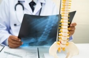 TJ mantém condenações de médico e político do Meio-Oeste por fraude no SUS