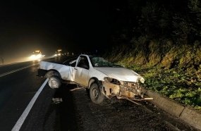 Motorista de picape morre após colisão contra van e caminhão na BR-116