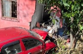 Idoso morre após ter residência atingida por veículo desgovernado