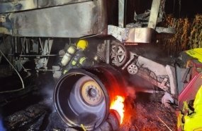 Bombeiros combatem incêndio em colheitadeira no interior de Tangará