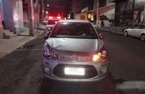 Mulher é presa por embriaguez após colisão em veículo estacionado