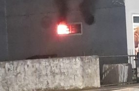 Fritadeira causa incêndio em padaria e moradores precisam evacuar prédio