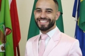 Vice-prefeito de Lages bate carro em carreta ao tentar fugir de prisão