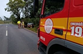 Família escapa ilesa após veículo de Herval d'Oeste sair da pista na SC-350