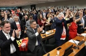 Comissão da Câmara aprova parecer pelo fim da escala 6x1