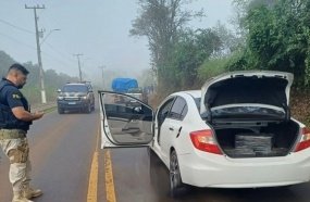 PRF intercepta carro clonado com 120 kg de maconha na BR-282