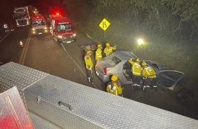 Motorista morre e passageira é resgatada em estado grave após colisão na BR-282