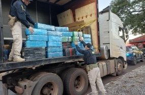 Caminhoneiro de Herval d'Oeste é preso com quase duas toneladas de maconha no PR