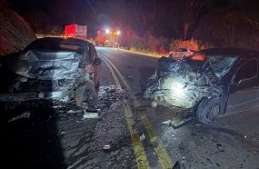 Colisão entre dois carros deixa quatro feridos na BR-282