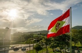 Governo de SC confirma pagamento da primeira parcela do 13º aos servidores