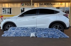 Polícia encontra 100 kg de drogas em fundos falsos de veículo no Oeste