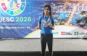 Atleta do Colégio Santíssima Trindade conquista título estadual no badminton 