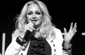 Morre aos 75 anos a cantora Bonnie Tyler, ícone da música pop dos anos 80