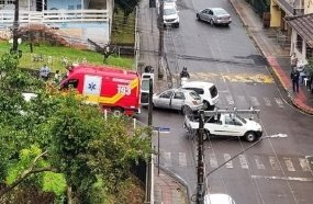 Colisão entre veículos deixa condutor ferido no centro de Herval d’Oeste