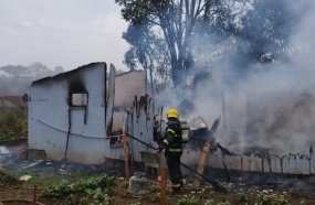 Fogo em fogão a lenha causa incêndio em residência no interior de Ibiam