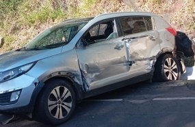 Carro atinge caminhão ao tentar desviar de ultrapassagem irregular na BR-153