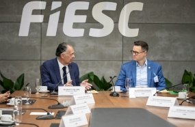 FIESC e Governo de SC alinham medidas contra impactos de novo tarifaço