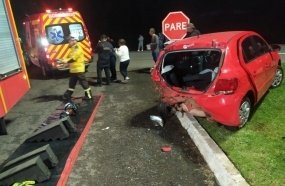Colisão entre veículos deixa duas pessoas feridas em Erval Velho
