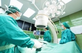 Paciente será indenizado após sair de hospital com fragmento de madeira alojado na perna