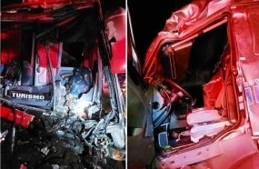 Motorista de ônibus fica preso às ferragens após colisão contra carreta na BR-480